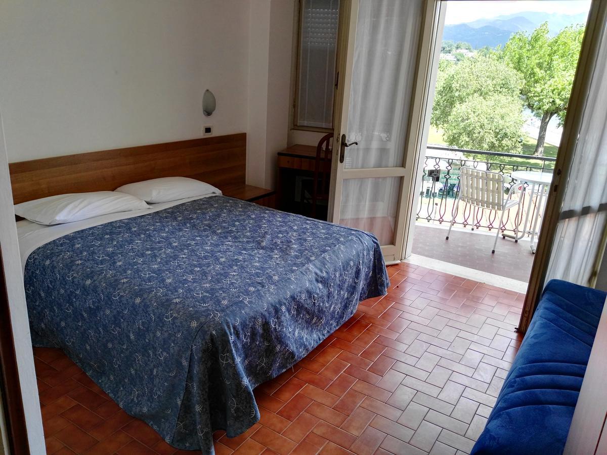 Hotel La Romantica Манерба-дель-Гарда Екстер'єр фото
