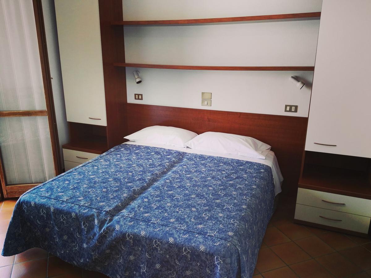 Hotel La Romantica Манерба-дель-Гарда Екстер'єр фото