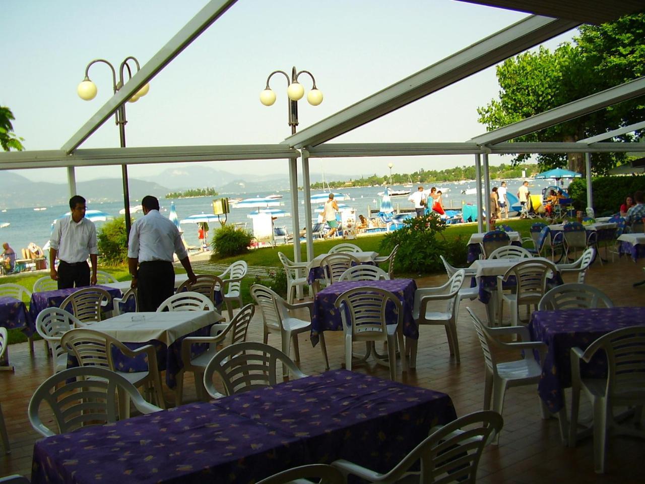 Hotel La Romantica Манерба-дель-Гарда Екстер'єр фото